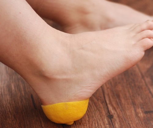 Она засунула лимонную корочку в носок… Когда я узнала, зачем ей это, была в восторге!
