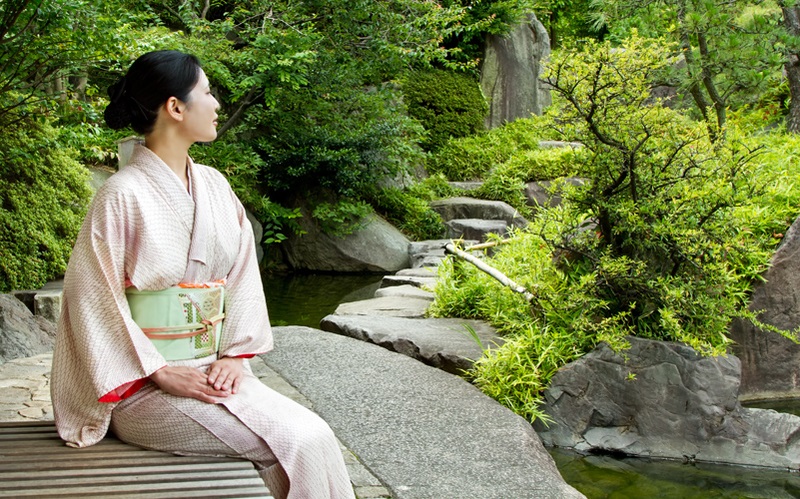 7 упражнений японского целителя Кацудзо Ниши, которые способны творить чудеса с женским организмом