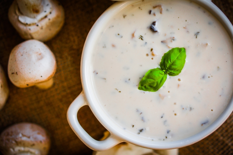 Отменный грибной крем-суп со сливками с ярко выраженным ароматом и нежной текстурой