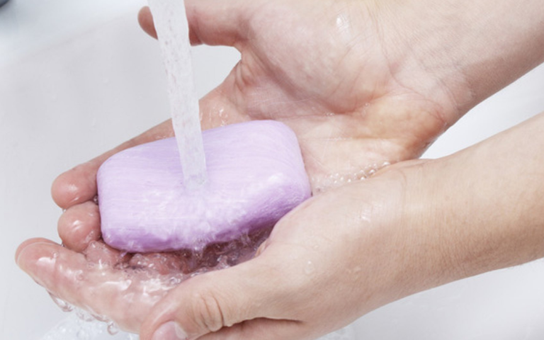 Антибактериальное мыло — жидкое и твердое: польза или вред, состав, эффекты применения