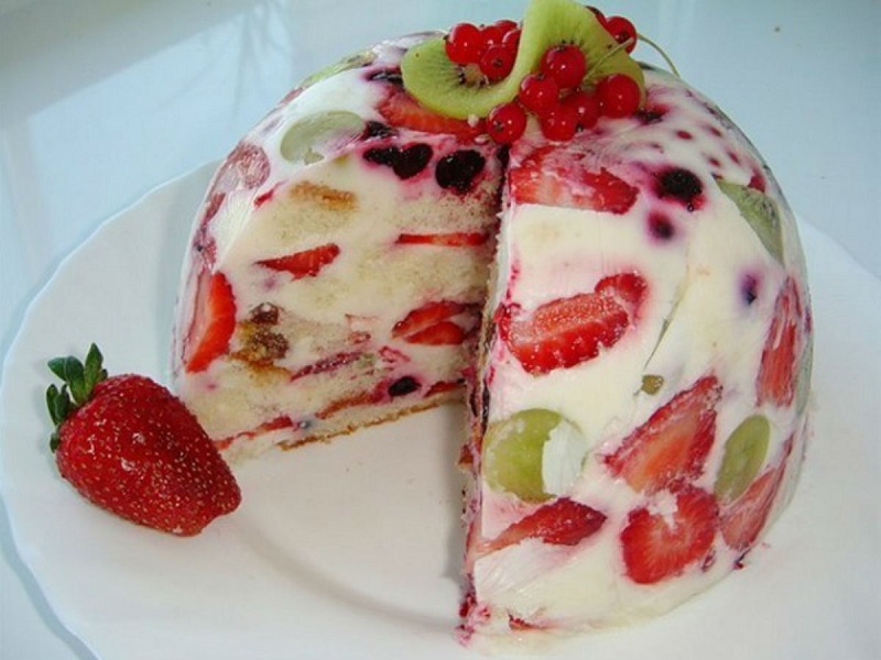 Фруктовый торт без выпечки — это наслаждение вкусом! Невероятно воздушный десерт.