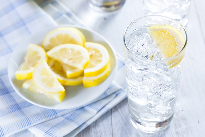 «Пей теплую воду с лимоном натощак, но! Не допускай этой губительной ошибки, ее делают многие пьющие…»