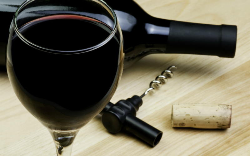 Простой тест, который поможет выбрать качественное вино. Недорогое и натуральное!