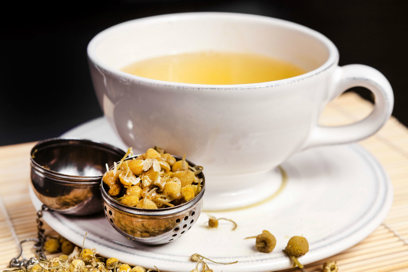Что лечит чай из ромашки: 10 доказанных медициной свойств.
