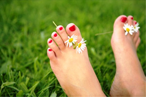 Как избавиться от потливости и запаха пота ног