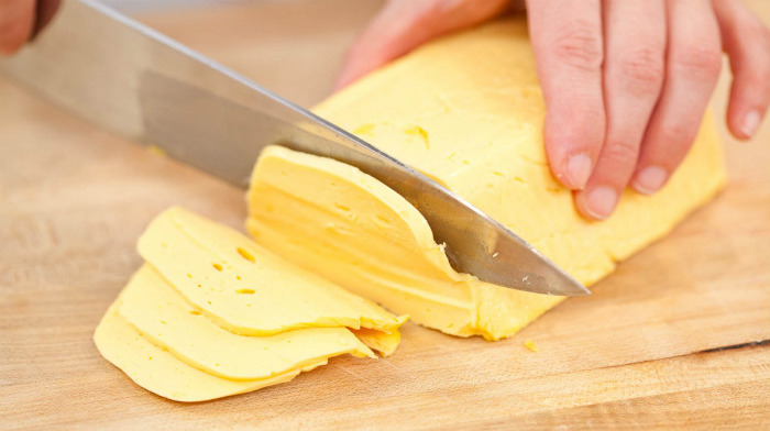 Домашний твердый сыр по очень простому рецепту