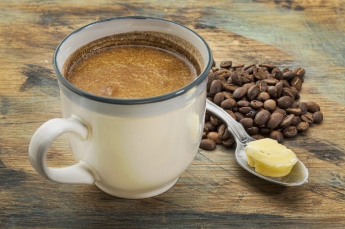 Просто добавьте 1 чайную ложку этой смеси кокосового масла к утреннему кофе, чтобы увеличить потерю веса и сжигать калории
