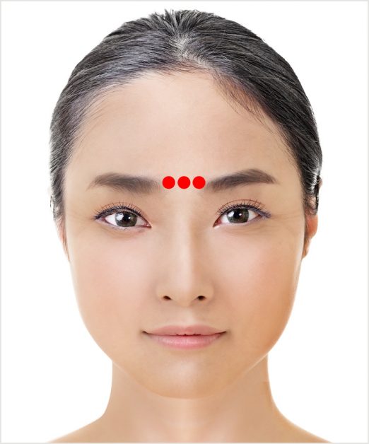 Японская техника омоложения кожи вокруг глаз, которая занимает всего 1 минуту